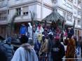 Carnevale Piombino 2009 - Il carro della comunit africana piombinese  realizzato con una capanna di rami di palma. Un dj suona musica etnica.