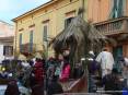 Carnevale Piombino 2009 - La capanna del carro della comunit africana piombinese. Un bel segno della voglia di integrazione e di allegria con la coinvolgente musica sparata a tutto volume