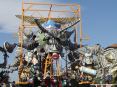 Carnevale di Viareggio (LU) 2008 - Il carro di Alfredo Ricci - Ogni scarrafone  bel a mamma soia!!! raffiugura un enorme scrafaggio con in bocca un ciuccio.