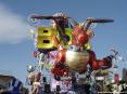 Carnevale di Viareggio (LU) 2008 - Ecco il carro di Emilio Cinquini - Il Grillo FURIOSO visto dalla parte anteriore, col suo drago e Beppe Grillo in alto.