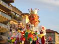 Carnevale di Viareggio 2008 - Colorato, coloratissimo e sgargiante il carro di Massimo Breschi - Un se