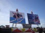 Carnevale di Viareggio 2010 - I cartelloni del carnevale 2010 con lo sfondo del mare e del cielo. Il disegno del manifesto ufficiale � stato realizzato da Stefano Giomi, vincitore del concorso per l