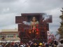 Carnevale di Viareggio 2010 - Tra il fumo un enorme portone si apre scoprendo un robot gigante che si muove a ritmo di musica techno. Questa  la prticolare coreografia del carro Machinarium di Franco Malfatti (8in classifica prima categoria) - Fotografia febbraio 2010