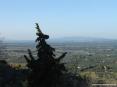 Castagneto Carducci (LI) - Dalla piazza del paese lo sguardo si perde fino al mare attraverso la pianura, i campi e le sconfinate pinete