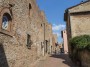 Certaldo (FI) - Su Via Boccaccio nel cuore del centro storico si affacciano splendidi palazzi - Fotografia Toscana aprile 2015