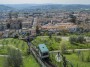 Certaldo (FI) - La funicolare permette una rapida salita al centro storico del borgo ed offre uno ambpio panorama sulla città - Fotografia Toscana aprile 2015