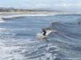 Forte dei Marmi (LU) - Foto dal pontile verso la spiaggia sud del paese. Un surfista sta cavalcando un