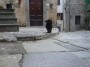 Gatti toscani - Un gatto nero nel centro storico di Piancastagnaio - Fotografia gatto micio Toscana
