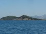 Gita in barca a Baratti, Piombino (LI) - Estremit settentrionale del Golfo di Baratti verso la spiaggia del Pozzino e la Villa del Barone. A destra, sullo sfondo si scorge la cava del monte di Cmapiglia Marittima - Fotografia 8 luglio 2012, Toscana