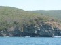 Gita in barca a Baratti, Piombino (LI) - La scogliera rocciosa a picco sul mare nei pressi di Buca delle Fate - Fotografia 8 luglio 2012, Toscana