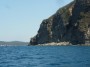 Gita in barca a Baratti, Piombino (LI) - Punta delle Pianacce, estremit sud del Golfo di Baratti. Dal mare affiorano gli Scogli del Sale, cos chiamati per il sale marino che si forma nelle pozze che nascondono essiccate dal sole - Fotografia 8 luglio 2012, Toscana