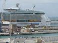 Independence of the seas - Royal Caribbean nel porto di Livorno - La nave da crociera pi grande del mondo.