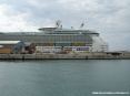 Independence of the seas - Royal Caribbean nel porto di Livorno - La nave da crociera pi grande del mondo.