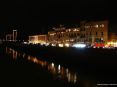 Luminara San Ranieri 2008 Pisa (PI) - Su Lungarno Simonelli ci sono bancarelle che vendono panini, dolciumi e bibite fresche 