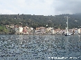 Marciana Marina (LI) - Gli edifici e le case del Cotone sono costruite sugli scogli che spuntano dal mare
