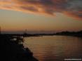 Marina di Cecina (Cecina Mare) (LI) - Ultimi istanti di luce nella gamma del giallo e del rosso prima dello scendere delle tenebre sulla foce del fiume Cecina. Poco dopo le rane e i grilli incominceranno a cantare