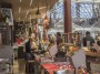 Mercato Centrale Firenze - Il retro del bancone di La carne e i salumi della famiglia Savigni - Fotografia Toscana febbraio 2015