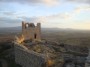 Montemassi, Roccastrada (GR) - Dalla rocca del castello circondati dalle antiche mura si staglia sullo sfondo dei campi maremmani la robusta torre a base quadrata - Fotografia 8 dicembre 2011, Toscana