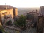 Montemassi, Roccastrada (GR) - Antiche case del borgo medievale con lo sfondo della campagna maremmana - Fotografia 8 dicembre 2011, Toscana