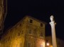 Montepulciano (SI) - Fra via di Gracciano nel Corso e piazza Savonarola si erge maestosa la Colonna del Marzocco con il leone - Fotografia Toscana marzo 2015