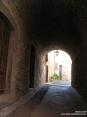 Monterchi (AR) - Archi a sasso e mettoni si alternano e si incrociano con i muri a pietra nelle viuzze del paese.
