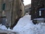 Montieri (GR) - Scalinata di un antico vicolo sommersa da diversi decimetri di soffice neve caduta durante una memorabile nevicata di marzo - Fotografia Marzo 2010
