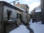 Montieri (GR) - Suggestiva immagine della piazzetta del Castello coperta dalla neve caduta copiosa durante una nevicata di marzo - Fotografia Marzo 2010