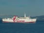 Navi e traghetti in Toscana - La M/N Toremar Marmorica sfoggia la nuova livrea rossa 2012 sulle fiancate in uscita dal porto di Piombino alla volta di Portoferraio - Fotografia 4 maggio 2012