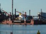 Navi e traghetti in Toscana - Il terminal offshore Mixos Bulkirony nel porto di Piombino, ai moli dello stabilimento siderurgico Lucchini. La nave Ã¨ una chiatta autopropulsa realizzata per allibare navi cargo in rada - Fotografia 4 maggio 2012