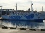 Navi e traghetti in Toscana - Motonave Moby Bastia con il portellone di poppa abbassato su un molo del porto di Piombino e l