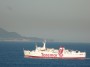 Navi e traghetti in Toscana - M/N Toremar Oglasa in navigazione nel Canale di Piombino con lo sfondo di Punta Ala - Fotografia 16 giugno 2012