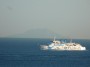 Navi e traghetti in Toscana - Il traghetto Moby Baby naviga verso il porto di Piombino con lo sfondo dell