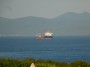 Navi e traghetti in Toscana - Il cargo Alcmene al largo del porto di Piombino viene scaricato dal terminal offshore Bulk Irony - Fotografia 16 giugno 2012