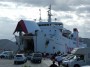 Navi e traghetti in Toscana - Celata di prua aperta durante le operazioni di sbarco a Portoferraio della M/N Toremar Marmorica - Fotografia 1 settembre 2012