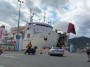 Navi e traghetti in Toscana - Motonave Toremar Oglasa ripresa durante le operazioni di sbarco a Portoferraio con la celata di prua alzata - Fotografia 1 settembre 2012