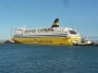Navi e traghetti in Toscana - Traghetto Mega Smeralda della compagnia Corsica Sardinia Ferries ormeggiato nel porto di Piombino - Fotografia 5 novembre 2012