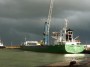 Navi e traghetti in Toscana - M/N Moby cargo Giuseppe SA con lo sfondo di un arcobaleno nel porto di Piombino - Fotografia dicembre 2012