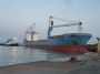 Navi e traghetti in Toscana - La nave cargo CDRY White ad una banchina del porto di Piombino - Fotografia marzo 2013