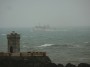 Navi e traghetti in Toscana - Vista oltre il faro di piazza Giovanni Bovio della M/N Toremar Oglasa in navigazione da Portoferraio a Piombino con mare agitato - Fotografia gennaio 2014