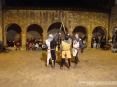 42a Sagra di Suvereto 2009, Suvereto (LI) - I Cavalieri di Ildebrandino alzano le loro spade al cielo alla fine della loro spettacolare esibizione al centro del chiostro di piazza della Cisterna - Foto del 08/12/2009