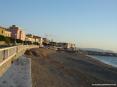 San Vincenzo (LI) - La costa ha lunghissime spiagge sabbiose. In lontananza si notano i lavori di ampliamento del porto (ott 2007)