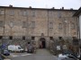 Santa Fiora (GR) - Il prospetto del Palazzo Comunale di Santa Fiora dal lato esterno della fortificazione. La porta centrale fungeva da ingresso all