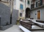 Santa Fiora (GR) - Una moderna fonte con panchine si contrappone alla antico stile del paese in una piazzetta del centro - Fotografia febbraio 2010