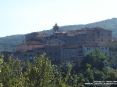 Sassetta (LI) - Vista del paese da una strada di accesso. Sui tetti svetta la cima del campanile della chiesa di Sant