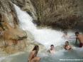 Saturnia Terme e paese (GR) - La cascata alimenta le vasche naturali con una portata di circa 800 litri al secondo. Questa quantit garantisce una buna qualit dell