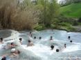 Saturnia Terme e paese (GR) - Il luogo  fiabesco, sembra quasi un paesaggio lunare. Decine di persone popolano durante tutto l