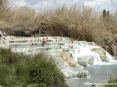 Saturnia Terme e paese (GR) - Quando si arriva davanti alle vasche naturali termali si rimane a bocca aperta. Lo scenario  davvero suggestivo. Per l