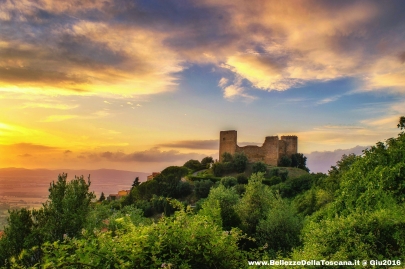 Scarlino: tramonto sulla Rocca Aldobrandesca