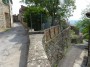 Tatti, Massa Marittima (GR) - Possenti mura fortificate in pietra nel passato hanno difeso il castello dagli attacchi nemici - Fotografia 27 maggio 2012, Toscana
