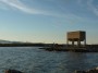 Torre del Sale e Foce del Cornia, Piombino (LI) - La foce canalizzata del fiume Cornia. Sullo sfondo verso nord ovest si intravedono alcuni capannoni dello stabilimento siderurgico Lucchini, mentre in lontananza, leggermente decentrato a sinistra, si nota il castello di Populonia - Fotografia ottobre 2012